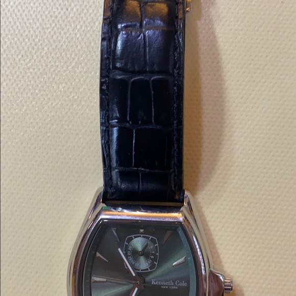 Kenneth Cole green face - Picture 3 of 4